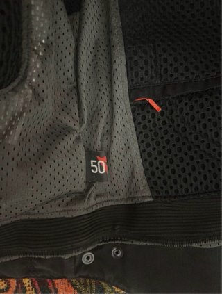 Chaqueta Dainese Negra y Plateada de moto