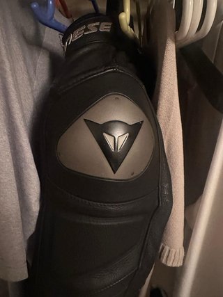 Chaqueta Dainese Negra y Plateada de moto