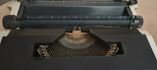 Máquina de escribir Olivetti Lettera 40
