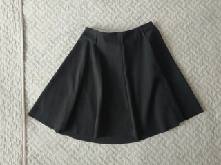 Falda corta negra Bershka