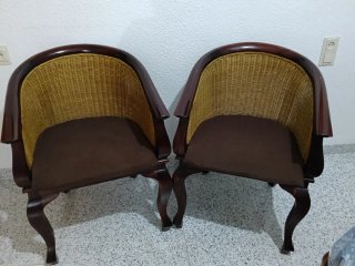 Coppia di poltrone in legno e vimini