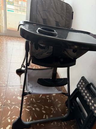 Trona de bebé plegable en perfectas condiciones
