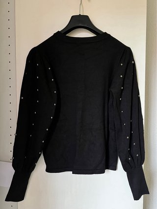 Jersey Zara negro con perlas metálicas