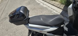 Yamaha Scooter Triciclo Blanco y Negro