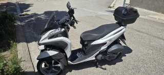 Yamaha Scooter Triciclo Blanco y Negro