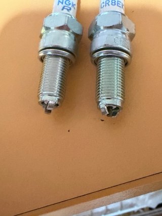2 Bujías NGK CR8EK