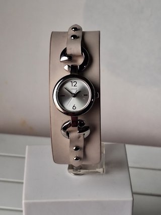 Reloj Guess Beige/Plata Mujer W0160L1