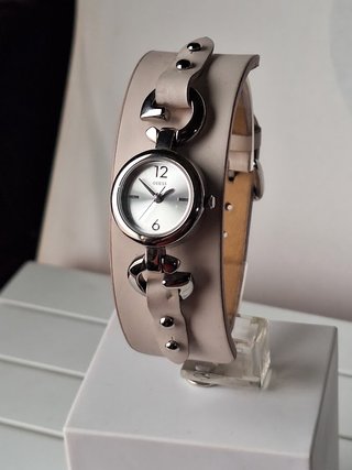 Reloj Guess Beige/Plata Mujer W0160L1