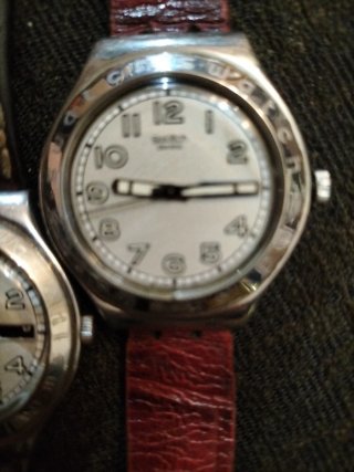 Lote 2 Orologi Swatch in Pelle Marrone e Rosso