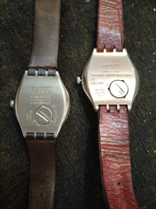 Lote 2 Orologi Swatch in Pelle Marrone e Rosso
