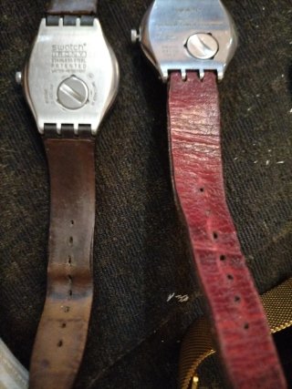 Lote 2 Orologi Swatch in Pelle Marrone e Rosso