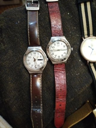 Lote 2 Orologi Swatch in Pelle Marrone e Rosso