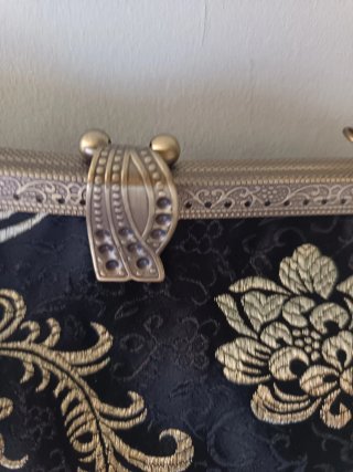 Bolso de fiesta negro y dorado