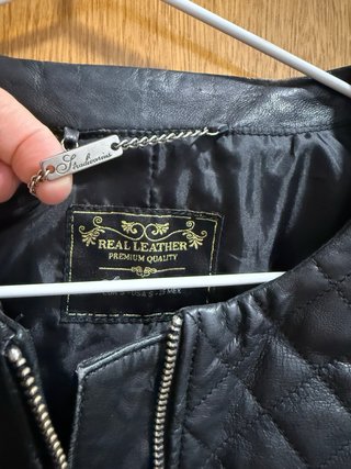 Chaqueta Piel Stradivarius Negra de piel.