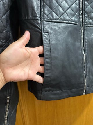 Chaqueta Piel Stradivarius Negra de piel.