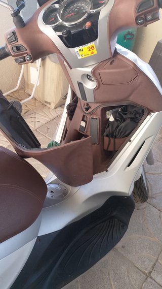 Piaggio Beverly 300 Scooter