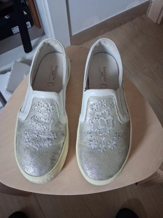 Zapatillas NeroGiardini Piel Plata y Blanco