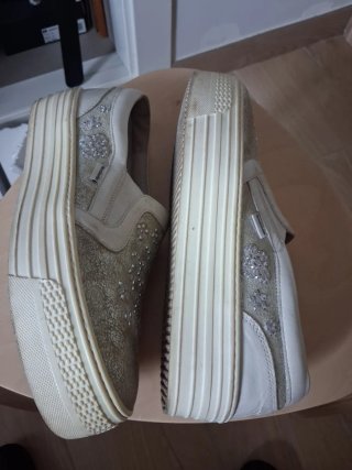 Zapatillas NeroGiardini Piel Plata y Blanco