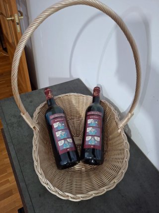 Cesta de mimbre con asa