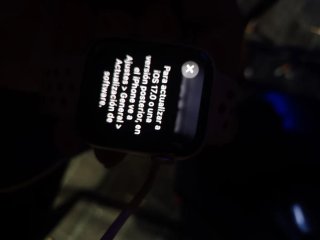 Apple Watch SE 4 Rosa/Argento. Resistente all'acqua.