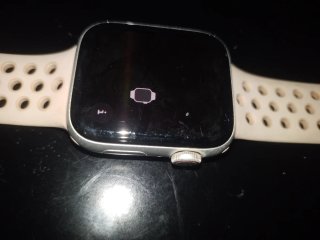 Apple Watch SE 4 Rosa/Argento. Resistente all'acqua.