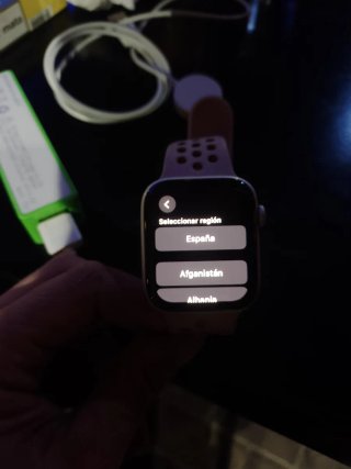 Apple Watch SE 4 Rosa/Argento. Resistente all'acqua.