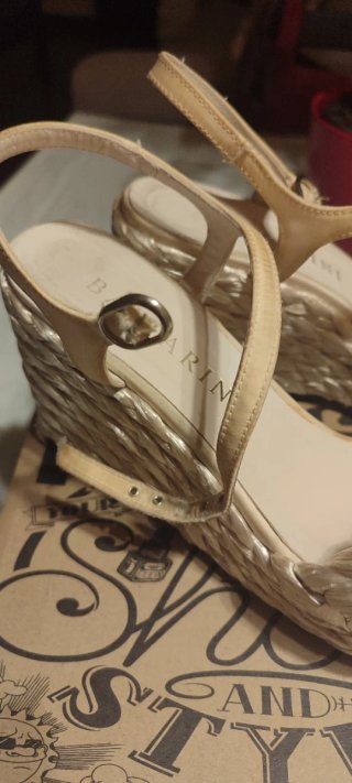 Sandalias cuña mujer Baltarini beige/dorado