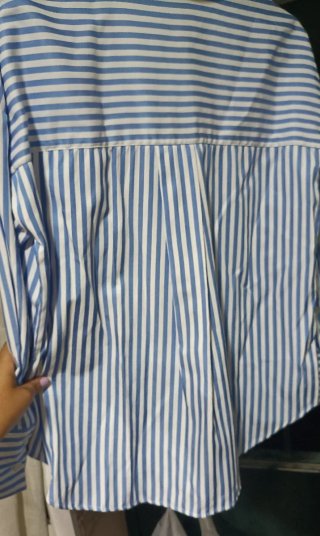 Camisa Zara manga larga celeste blanca rayas