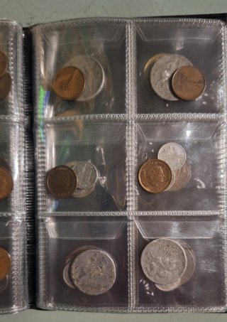 Lote 60 monedas Países Bajos y España con album