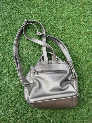 Bolso mochila plateado