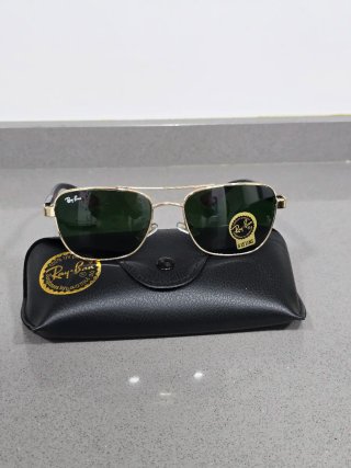 Gafas de sol Ray-Ban doradas y verdes