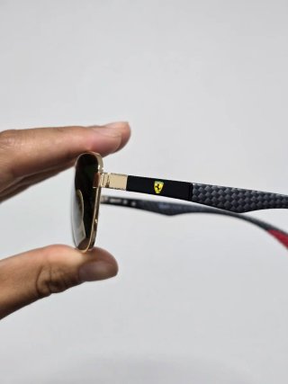 Gafas de sol Ray-Ban doradas y verdes