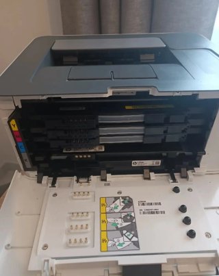 Impresora HP Color Laser + cartuchos
