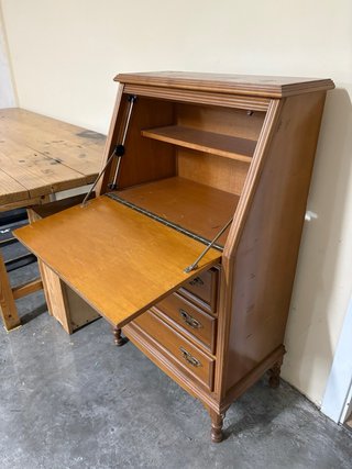 Escritorio de madera vintage