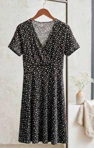 Vestido floral negro manga corta