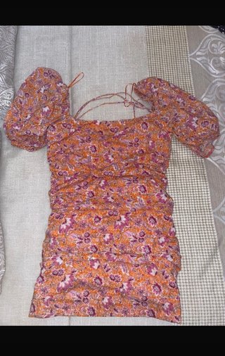 Vestido mini floral Mango