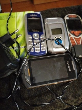 Lote di cellulari LG e Samsung per pezzi