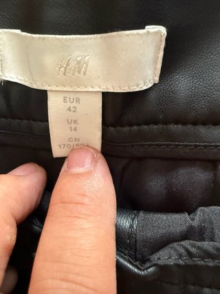 Falda efecto piel H&M Talla 42