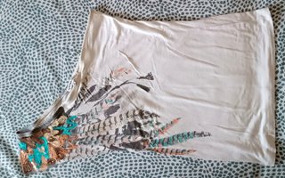 Blusa con plumas y lentejuelas
