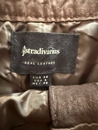 Falda Stradivarius efecto piel marrón Talla M