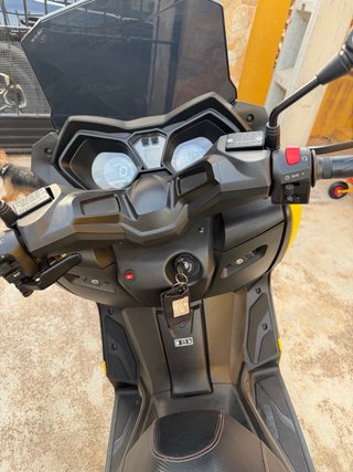 Scooter Amarillo 2700 km