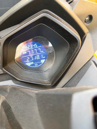 Scooter Amarillo 2700 km