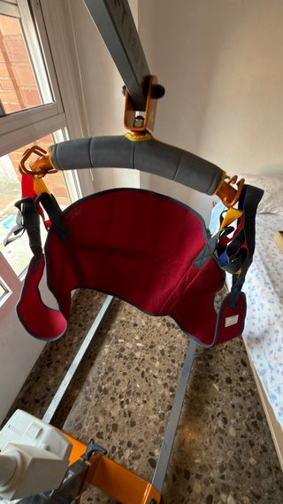 Grúa ortopédica 130kg de capacidad + 2 arnés