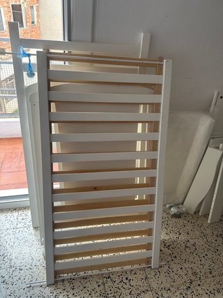Cuna y colchón sin usar