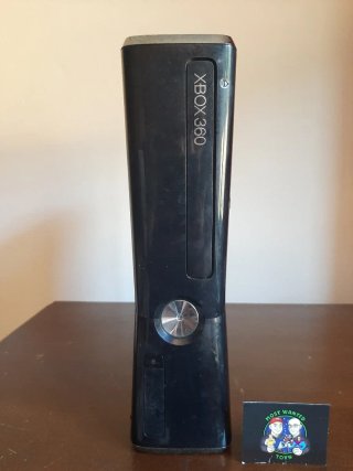 Xbox 360 slim bundle con 2 giochi e 2 controller