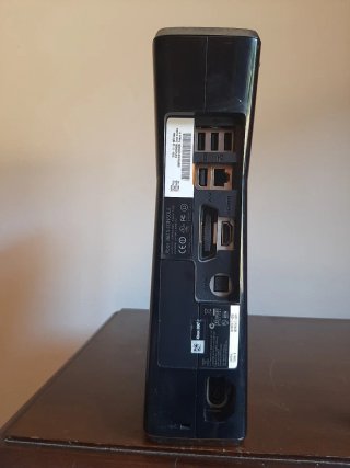Xbox 360 slim bundle con 2 giochi e 2 controller