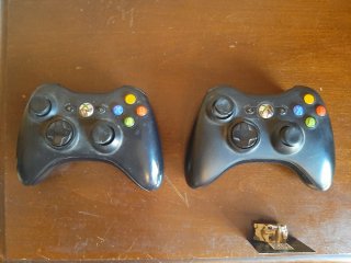 Xbox 360 slim bundle con 2 giochi e 2 controller