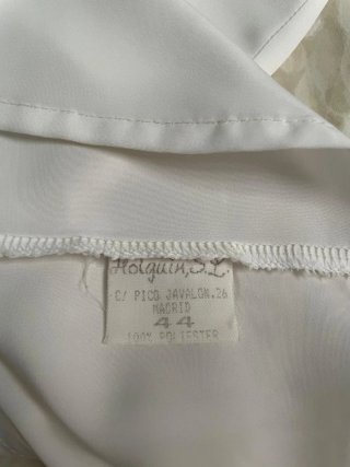 Blusa Coquette Blanca con Encaje y Manga Joya