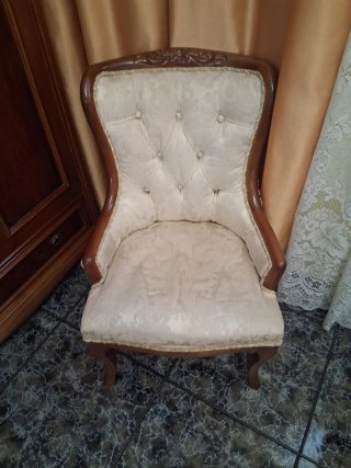 Sillón clásico dormitorio tela y madera
