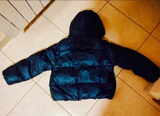 Anorak-Abrigo infantil con capucha. Mango